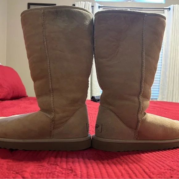 UGG Classic Tall boots in women’s 8 - Picture 6 of 13